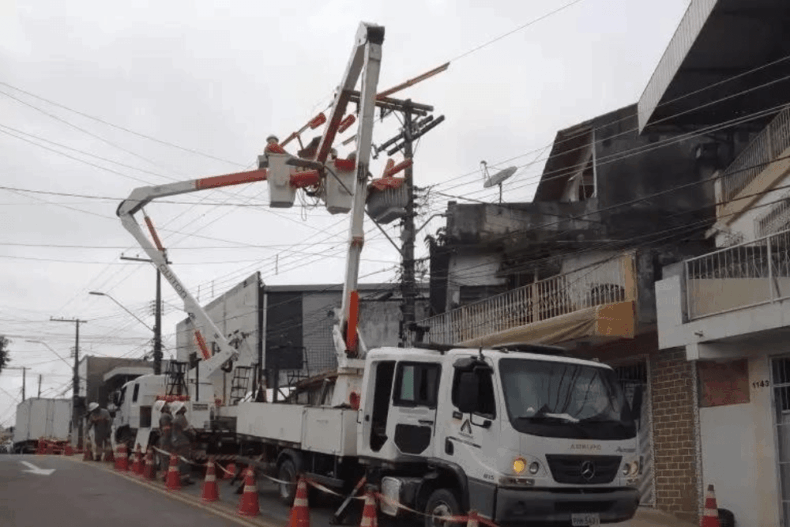 Seis bairros de Manaus ficarão sem energia neste domingo (23)
