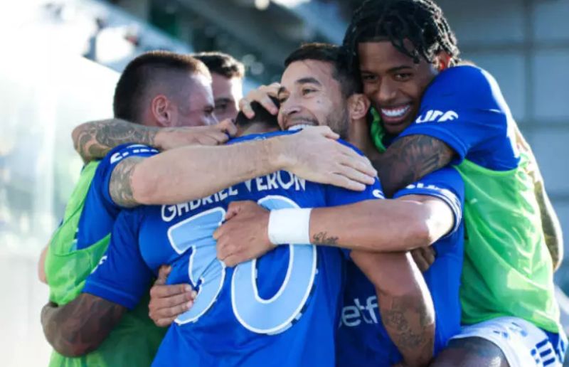 Cruzeiro derrota o Bragantino na estreia do goleiro Cássio