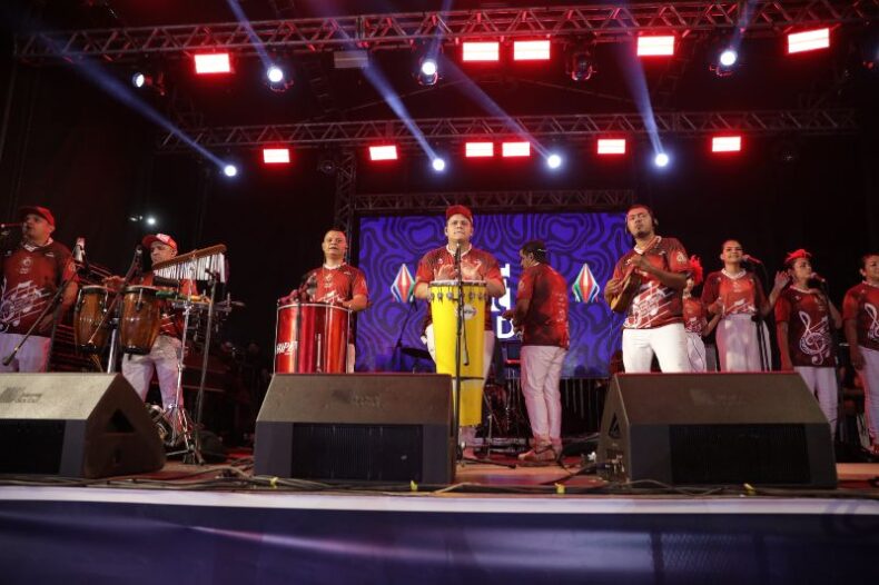 AMAZONAS:Festival Folclórico fomenta setor musical com danças em apresentações com música ao vivo