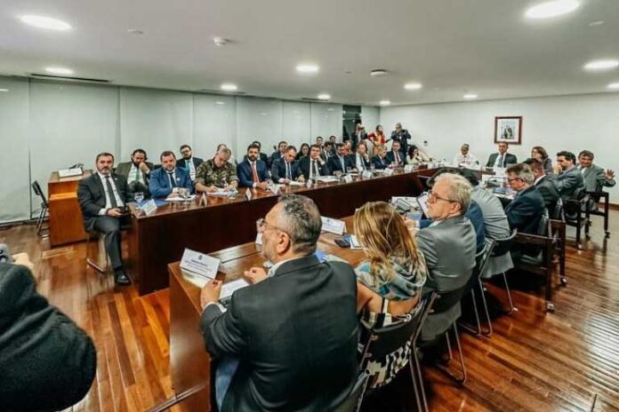 01Ministros e representantes estaduais099