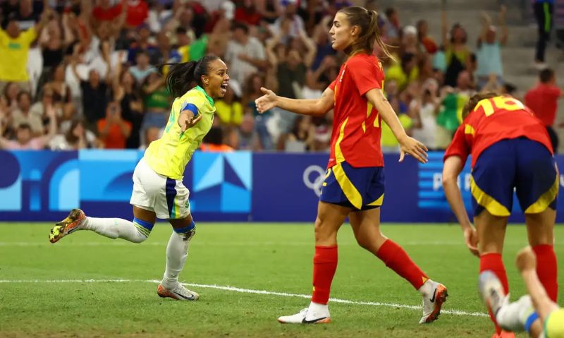 BRASIL derrota Espanha e garante lugar na final do futebol feminino