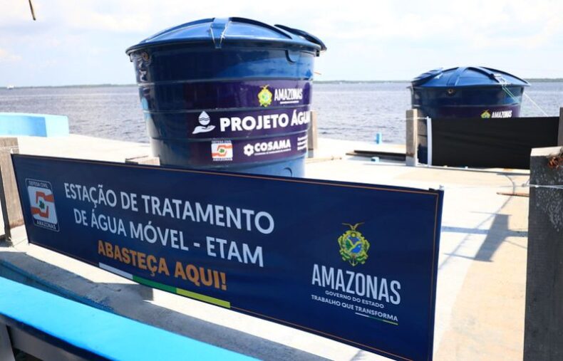 Governo do AM reforça combate à estiagem com entrega de 4 estações de tratamento de água a comunidades ribeirinhas