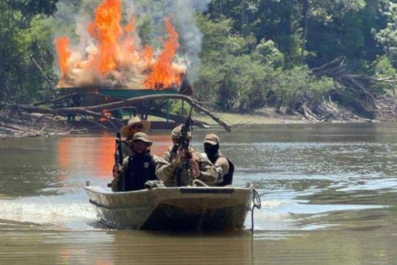 GERAL: Operação Prensa destrói 459 balsas de garimpo ilegal na calha do Rio Madeira