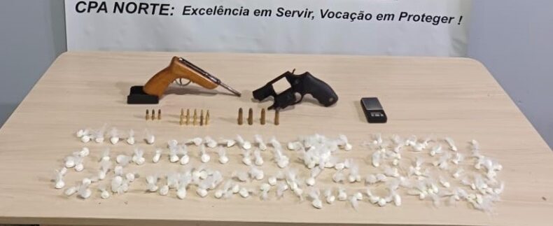 Após denúncia, Polícia Militar do Amazonas apreende armas de fogo, droga e munições
