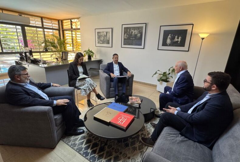 Em Brasília, SEDECTI discute integração sul-americana em visita à Embaixada do Peru