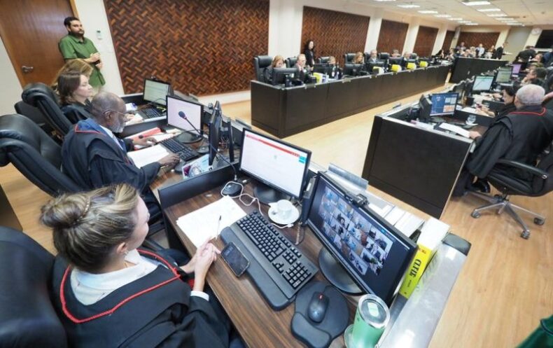 Pleno do TRT-11 homologa concurso público para servidores