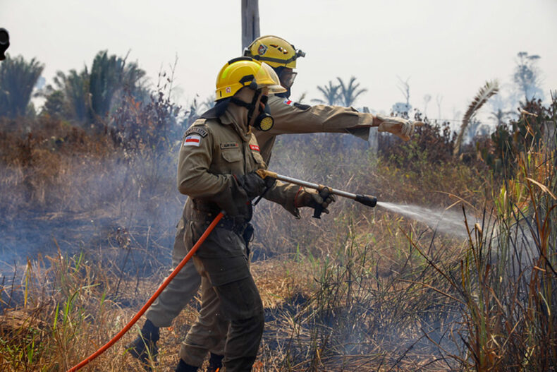 GERAL/ESTIAGEM: chega a 1.323 o número de focos de incêndio combatidos em Manaus