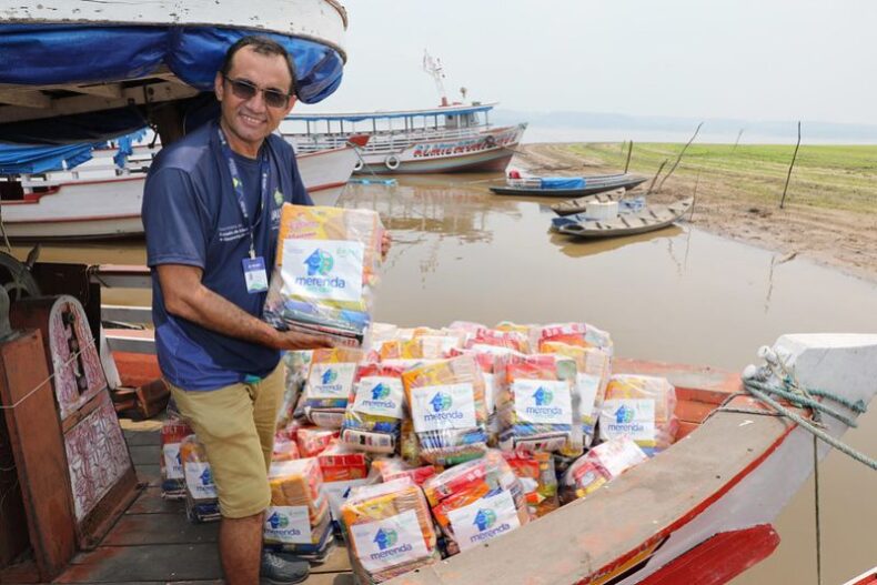 Governo do AM inicia distribuição de material do “AULA EM CASA” e de kits do ‘Merenda em Casa’