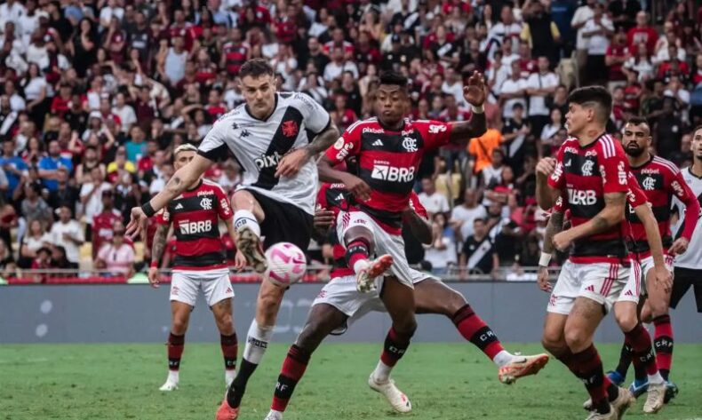 FLAMENGO e VASCO se enfrentam no estádio do Maracanã, neste domingo(15)