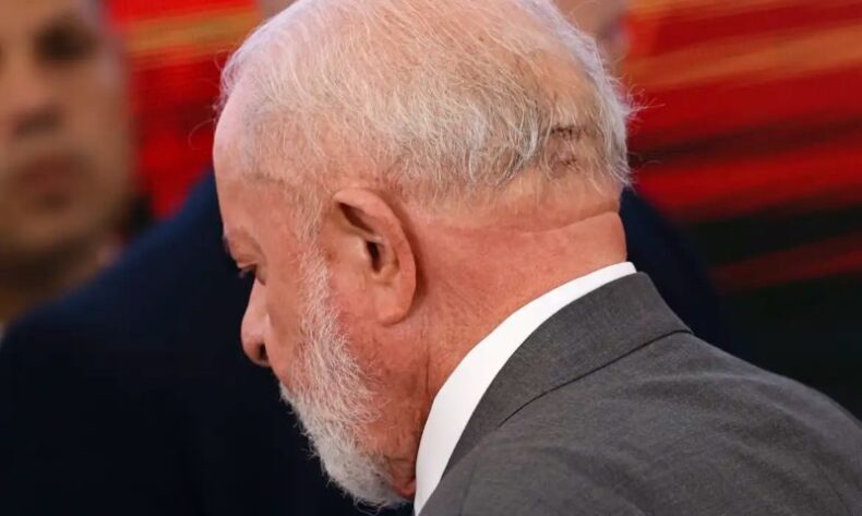 Política/LULA repete exames de imagem da cabeça e quadro é ESTÁVEL