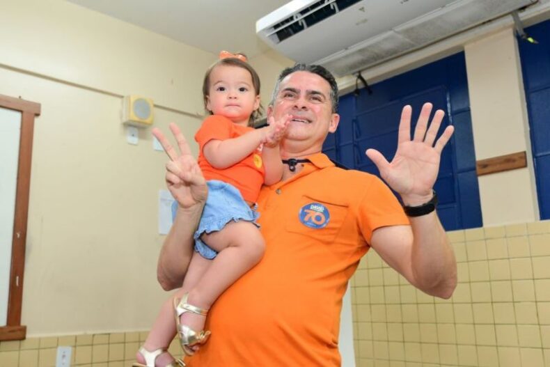 CIDADE/ DAVID ALMEIDA supera Alberto Neto e é reeleito prefeito de Manaus com mais de 54% dos votos válidos