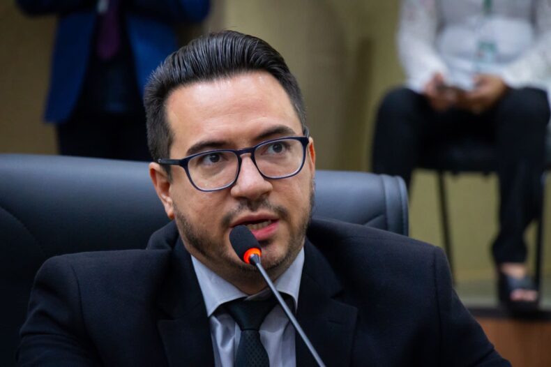 RODRIGO GUEDES exige melhorias na merenda escolar em Manaus