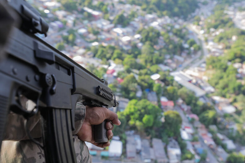 Sistema de operações aéreas da SSP-AM já auxiliou no transporte de meia tonelada de drogas apreendidas