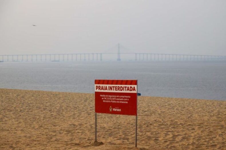 CIDADE/Com rio NEGRO abaixo de 15 metros, Prefeitura de Manaus reforça proibição para banho na praia da Ponta Negra
