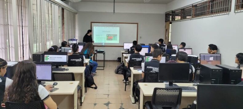 EDUCAÇãO/Com apoio do Governo do AM projeto promove novas formas de ENSINO-APRENDIZAGEM da FÍSICA com o uso da tecnologia