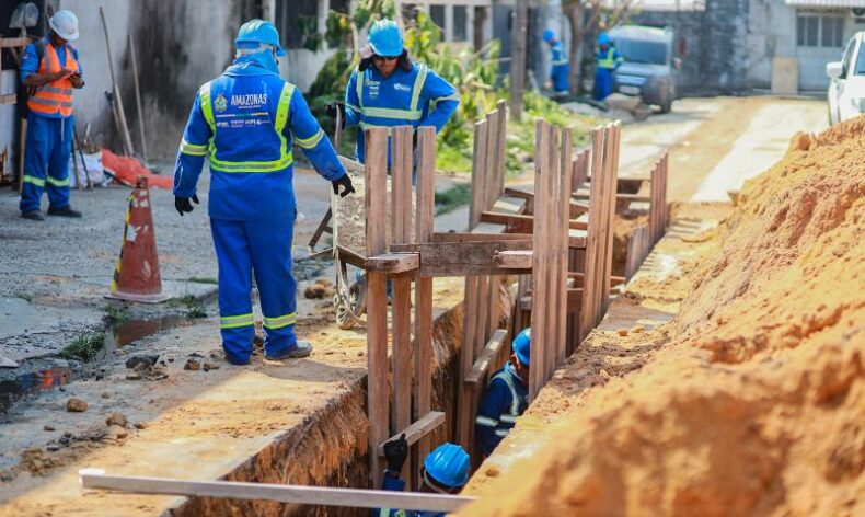 No Amazonas obras de ESGOTAMENTO sanitário avançam nas zonas sul e leste da capital