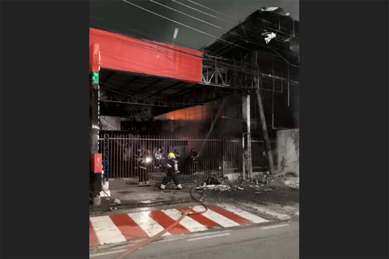 CIDADE/Incêndio atinge área externa do SUPERMERCADO VITÓRIA na Torquato Tapajós