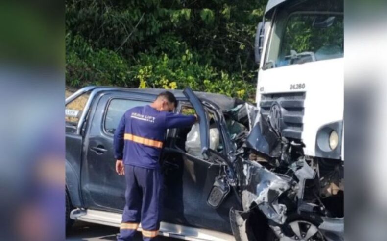 GERAL/Acidente entre ÔNIBUS e CARRETA deixa mortos e feridos na AM-010
