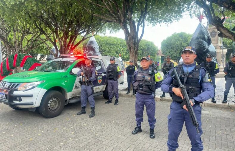 GERAL/PM do Amazonas reforça segurança em PONTOS TURÍSTICOS e COMERCIAIS no Centro da capital