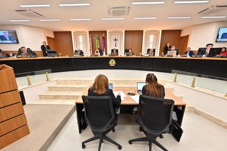 GERAL/TCE-AM reprova contas de PREFEITO do CAREIRO por irregularidades e falhas na gestão