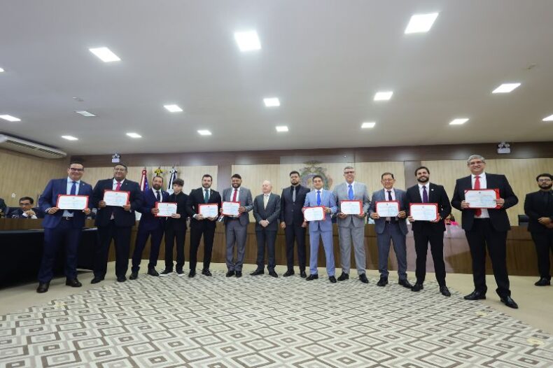 POLÍTICA/VEREADORES eleitos são diplomados em solenidade no TJAM