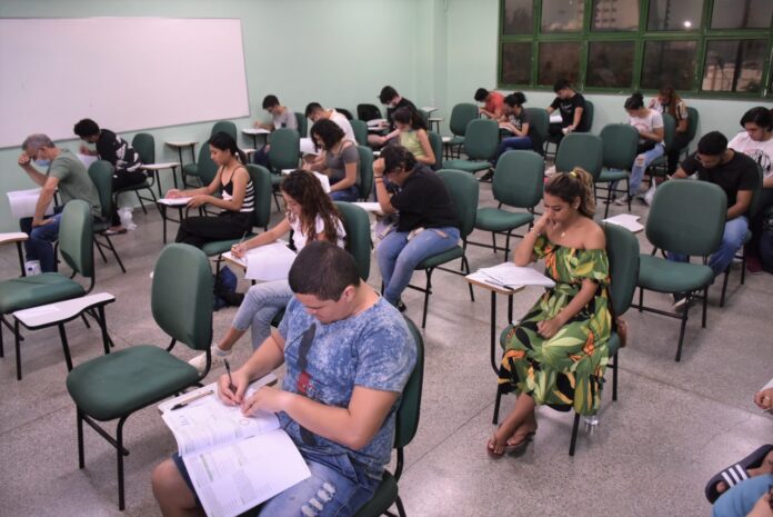 AprovENS curso pré-vestibular presencial da UEA (2)