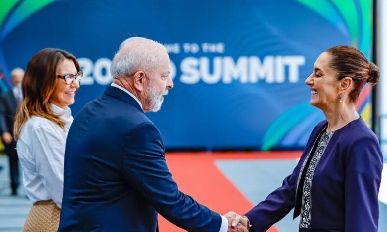 Política/LULA e presidenta do MÉXICO conversam sobre nova presidência dos EUA