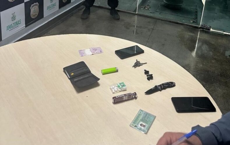 GERAL/Polícia Militar do Amazonas prende homem por invasão à IGREJA e agressão ao PADRE