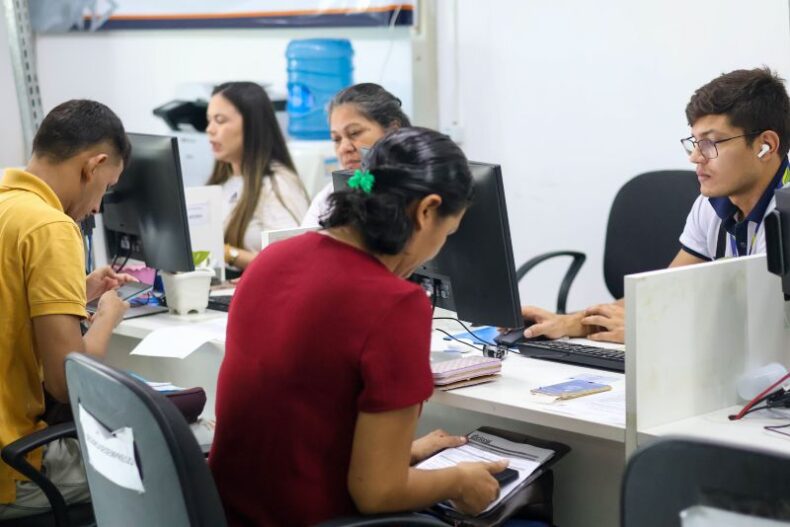 GERAL/Sine Amazonas divulga 305 vagas de emprego para esta segunda-feira(27)