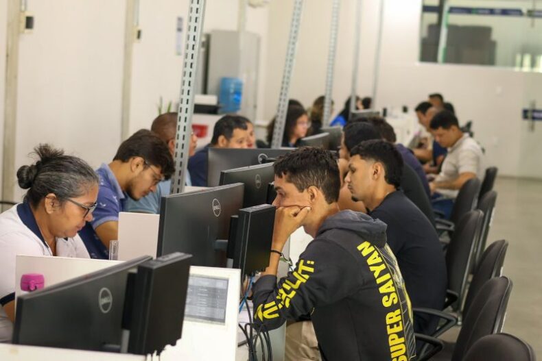 GERAL/SINE-AM divulga 271 vagas de emprego para esta quarta-feira(22)