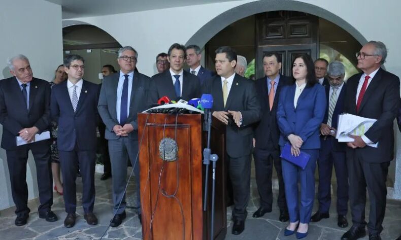 ECONOMIA/Ao lado de ministros, ALCOLUMBRE promete colaboração com o governo