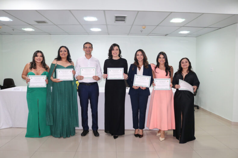 GERAL/FCECON forma nova turma de sete médicos especialistas