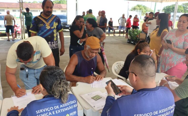 ECONOMIA/Governo do Amazonas entrega CRÉDITO RURAL e cartas de anistia de débito a produtores rurais de Novo Airão