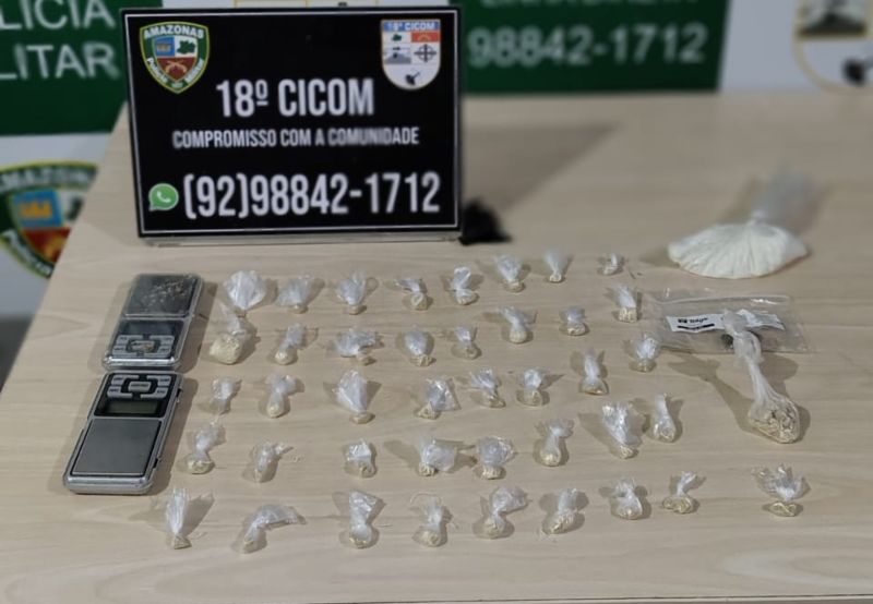 GERAL/POLÍCIA MILITAR do Amazonas prende QUATRO HOMENS e apreende 66 porções de ENTORPECENTES em Manaus