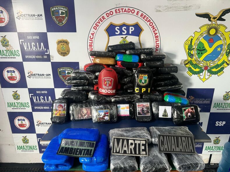 GERAL/BASE ARPÃO 1: PMAM prende quatro suspeitos em embarcação com cerca de 87 kg de drogas