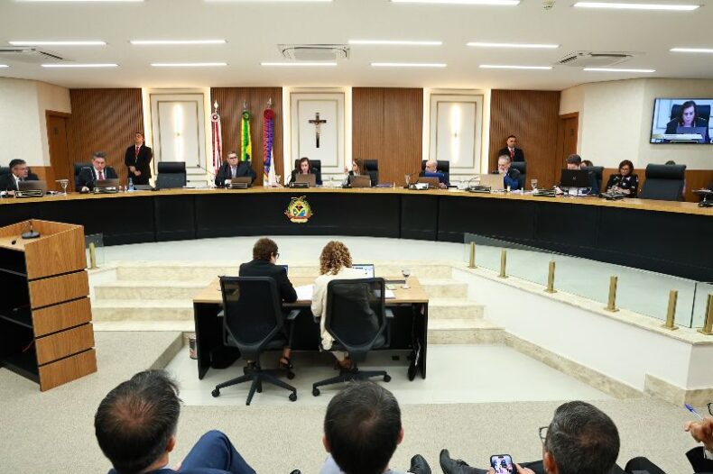 GERAL/TCE-AM aplica R$ 31 mil em multas ao EX-PREFEITO de CAREIRO por irregularidades em licitações