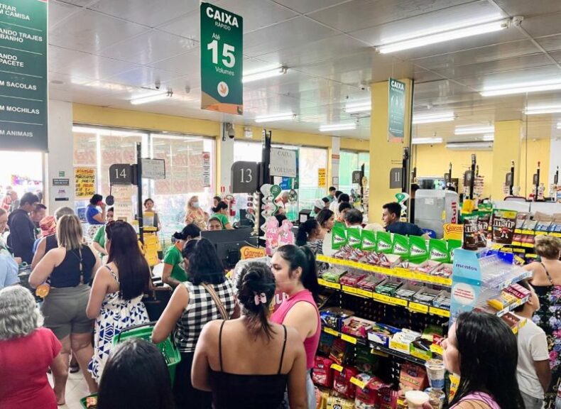 ECONOMIA/Em Manaus, SUPERMERCADOS registram alta no movimento durante o Carnaval