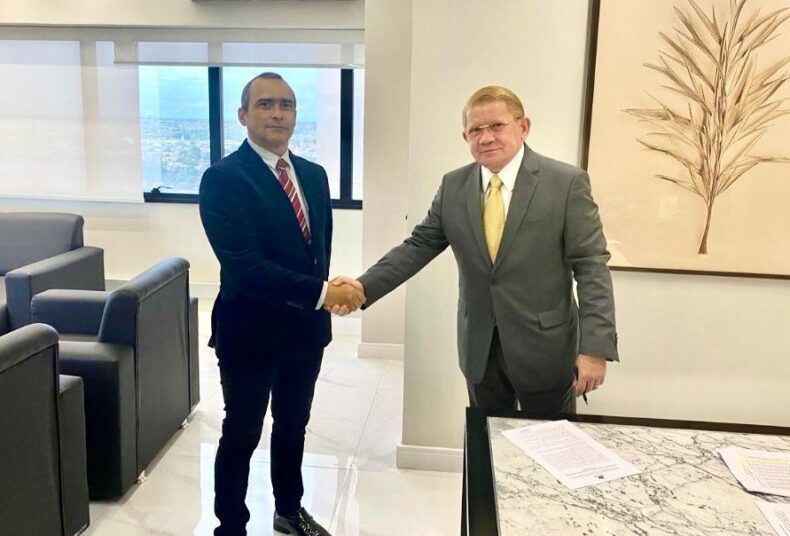 GERAL/Corregedor-geral de Justiça do Amazonas conduz solenidade de nova investidura de delegatário aprovado em concurso público