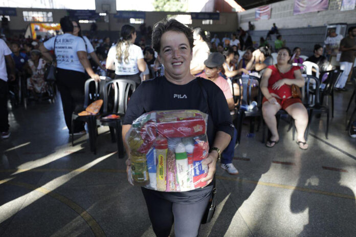 014 Municipio-atingido-pela-cheia-Humaita-ja-recebeu-80-toneladas-de-alimentos-e-kits-de-purificadores-de-agua