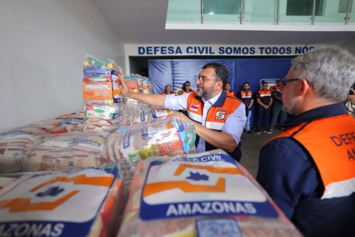 Cheia-no-AM-Governo-envia-50-toneladas-de-cestas-basicas-para-Borba-e-Novo-Aripuana-2-070