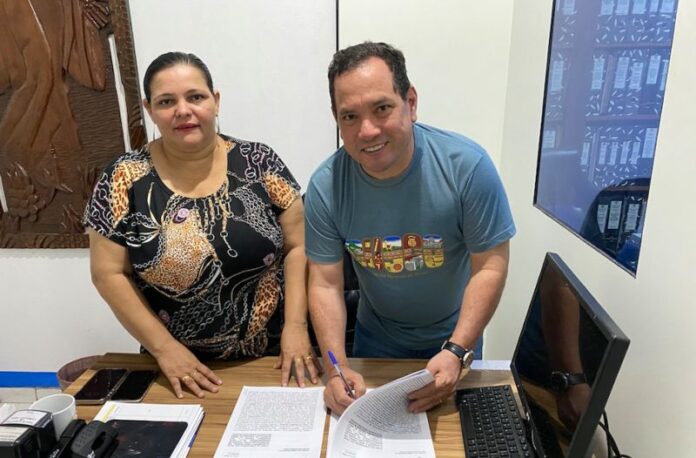 PREF. DENIS PAIVA E SEC. DE EDUC. ELIZETE MONTEIRO-020