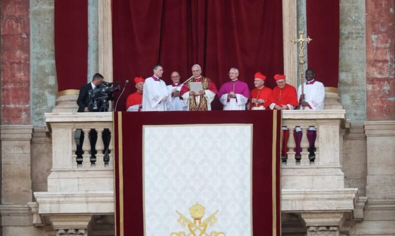 INTERNACIONAL/PAPA LEÃO XIV pede paz e lembra Francisco: “ajudem a construir pontes”