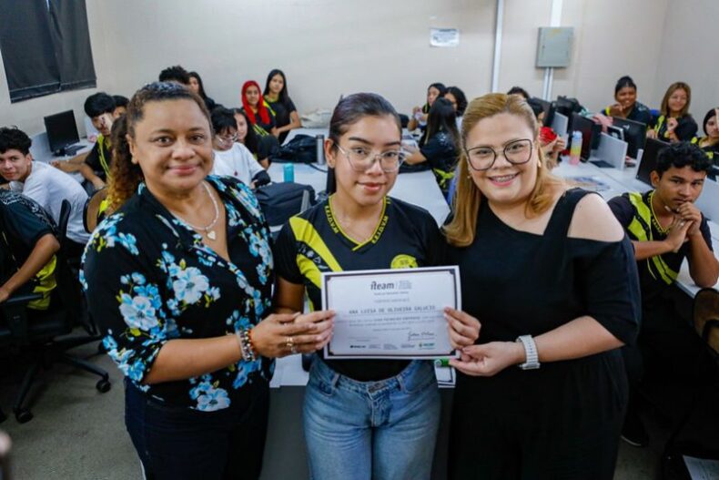 GERAL/SINE AMAZONAS entrega certificação para primeiras turmas do projeto Sine Primeiro Emprego