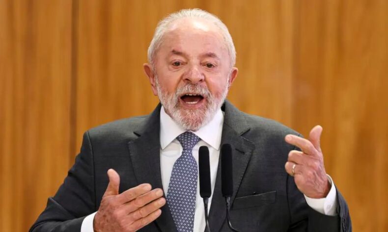 Política/Com crise de LABIRINTITE, Lula faz exames em hospital em Brasília