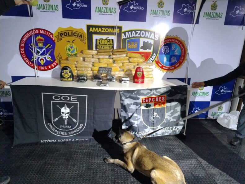 SEGURANÇA/Base Arpão 3: Cadela policial localiza 40 QUILOS de drogas em embarcação que transportava veículos