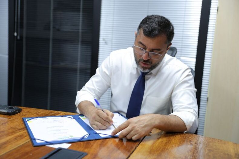 GERAL/Governador Wilson Lima assina convênio para a construção de centro de RECREAÇÃO em Codajás