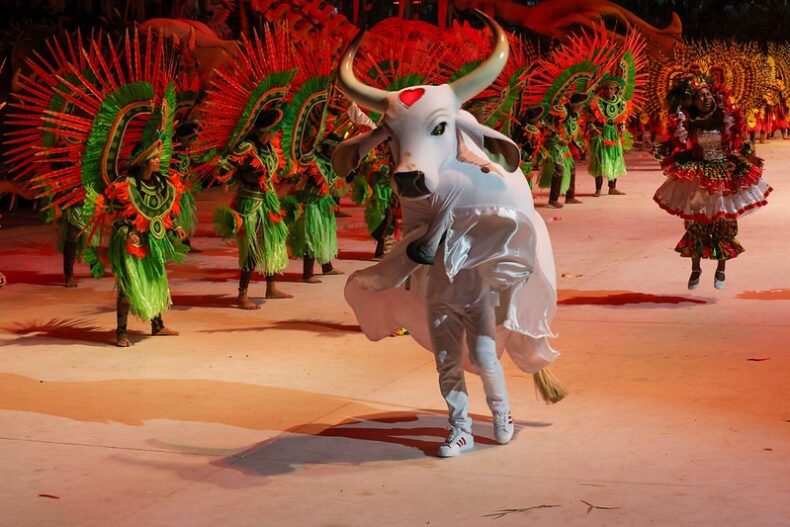 CULTURA/Festival de Parintins 2025: GARANTIDO encerra segunda noite celebrando as expressões artísticas brasileiras no Bumbódromo