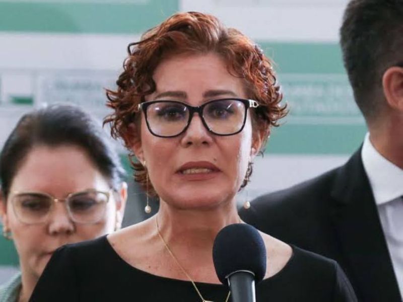 Moraes decreta prisão preventiva de Carla Zambelli; deputada está fora do Brasi-060