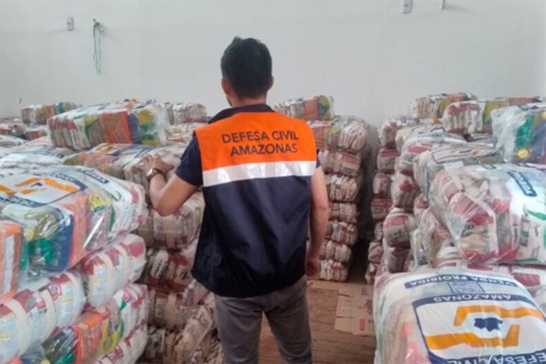 GERAL/ Cheia no Amazonas impacta MAIS de 525 MIL PESSOAS