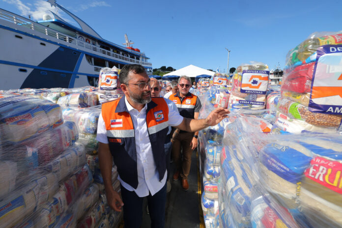 Operação Cheia 2025 Governador Wilson Lima vistoria envio de 230 toneladas de alimentos a municípios atingidos pela cheia 2_foto Alex Pazuello e Diego Peres Secom